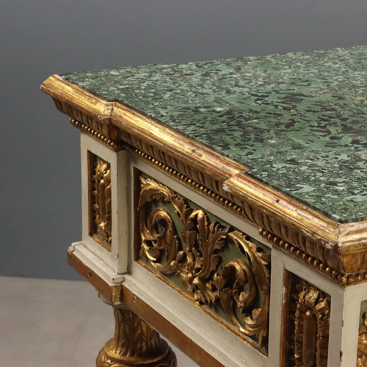 Tavolo eclettico laccato e dorato, '800 5