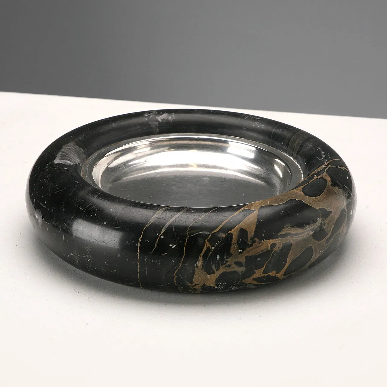 Pocket tray in black marble and silver, 20th century 1