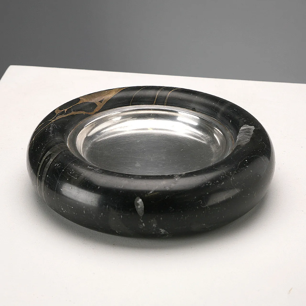 Pocket tray in black marble and silver, 20th century 4