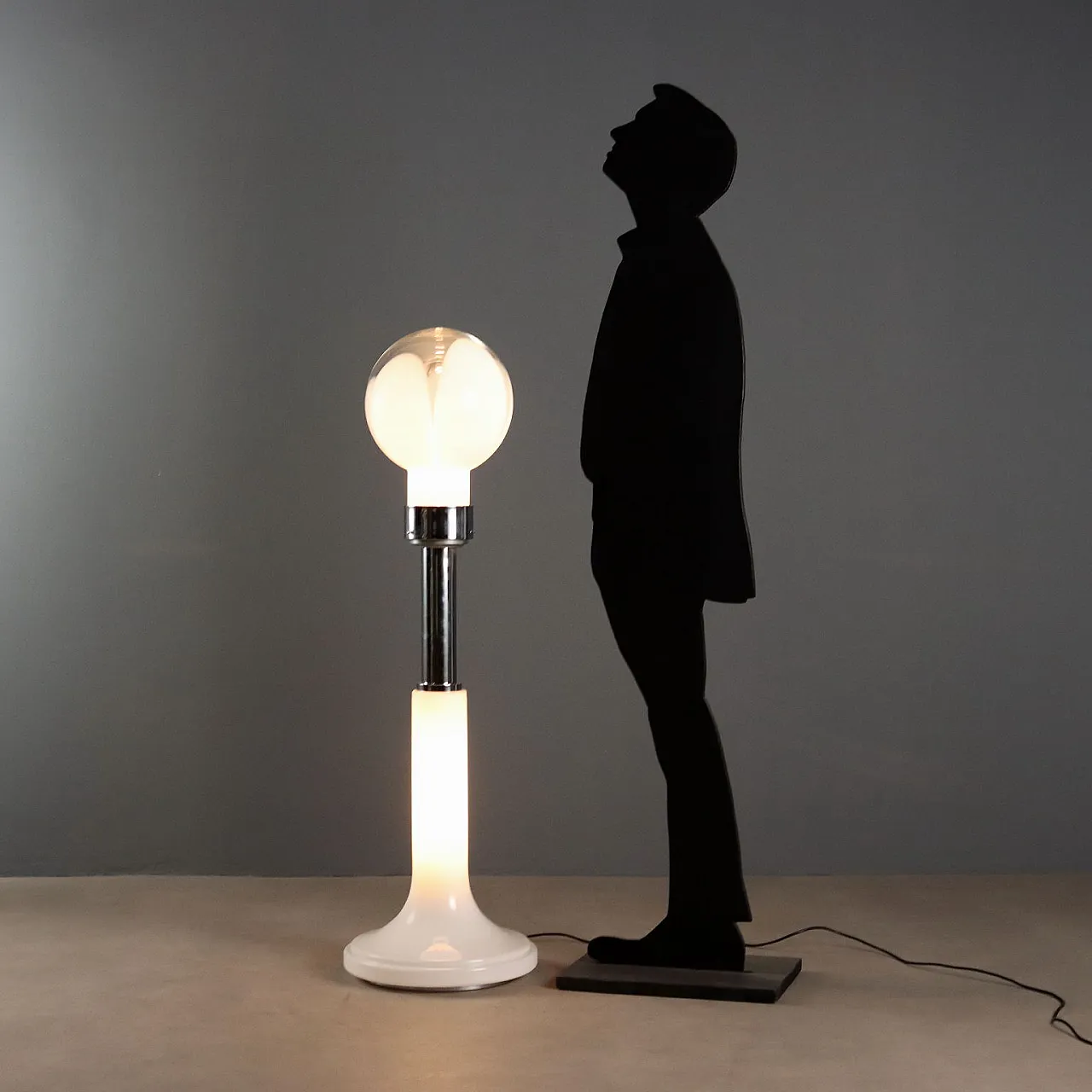 Lampada da terra con diffusore in vetro lavorato, anni '70 3