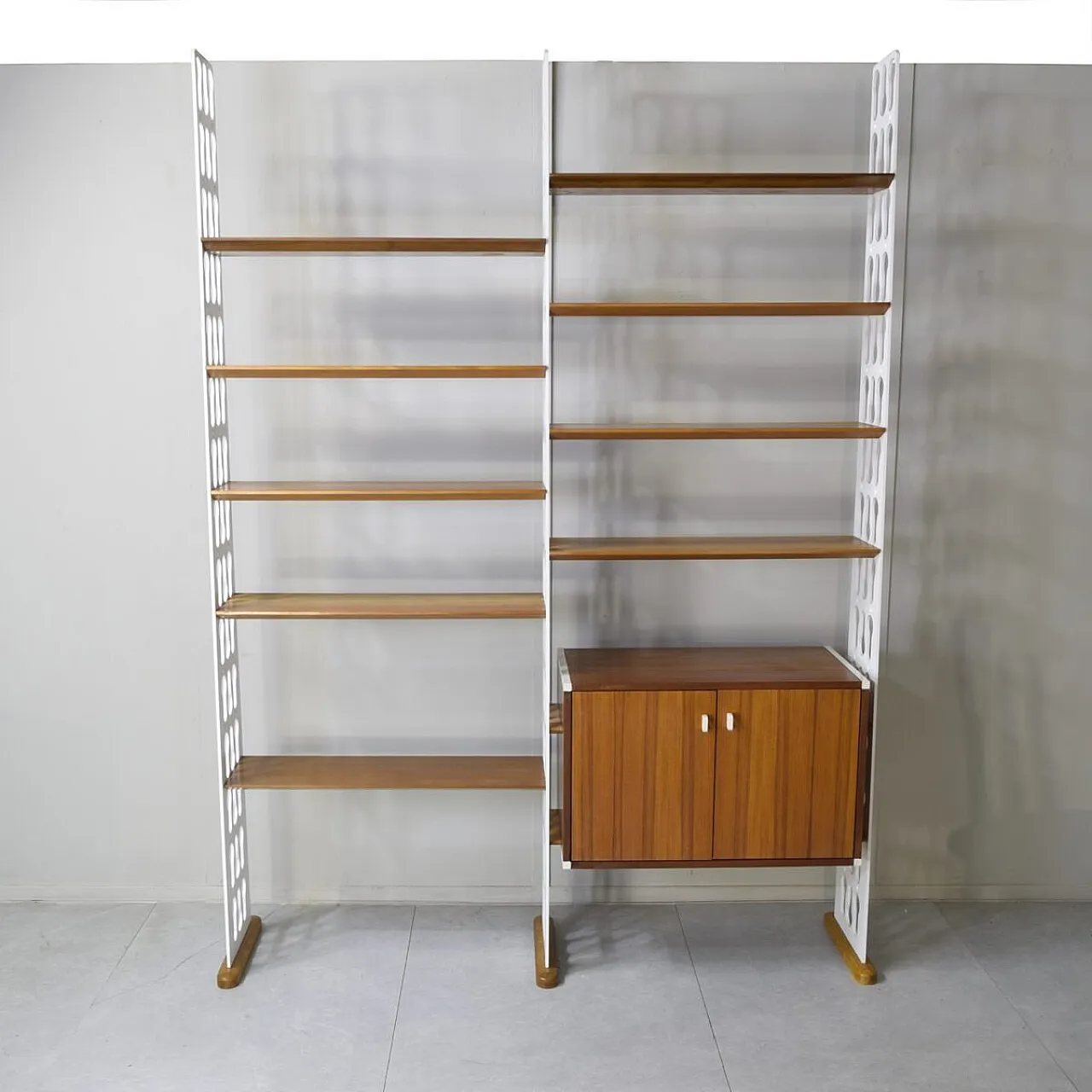 Libreria Misia Arte Mid-Century in teak e metallo laccato, anni '60 10