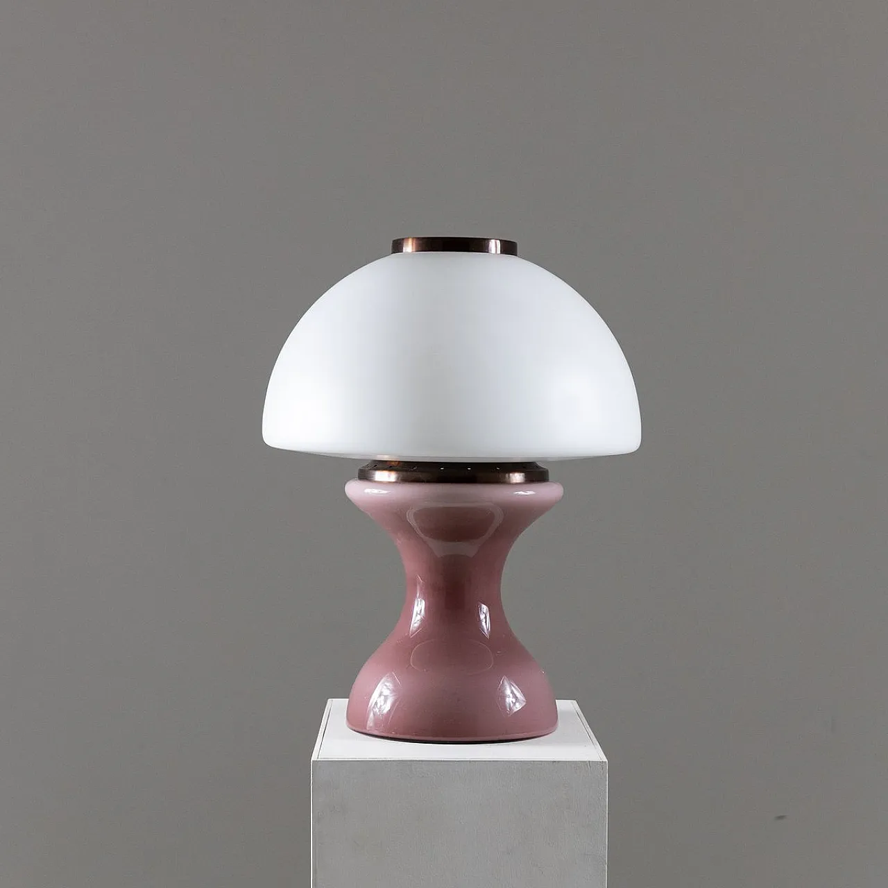 Lampada da tavolo rosa e bianca, anni '70 1
