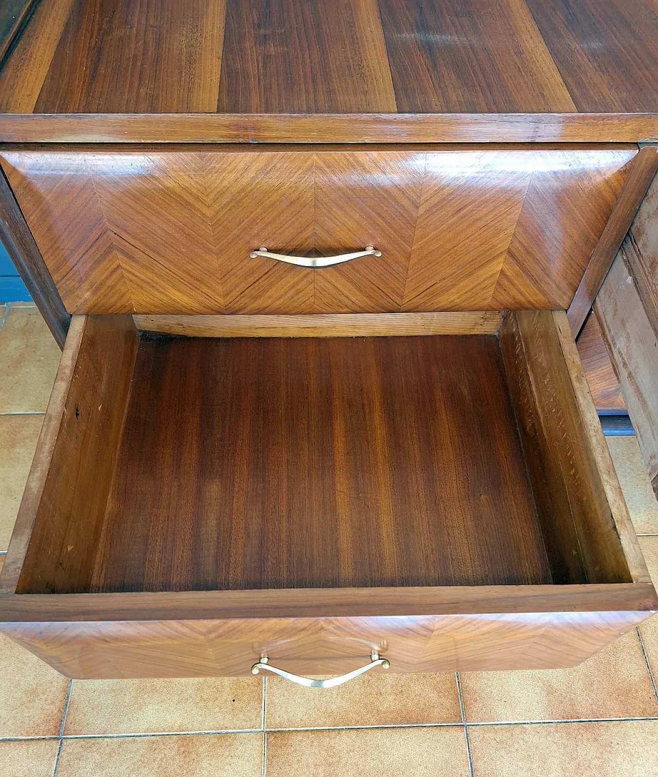 4-Drawer chest of drawers with glass shelf, 1950s 11
