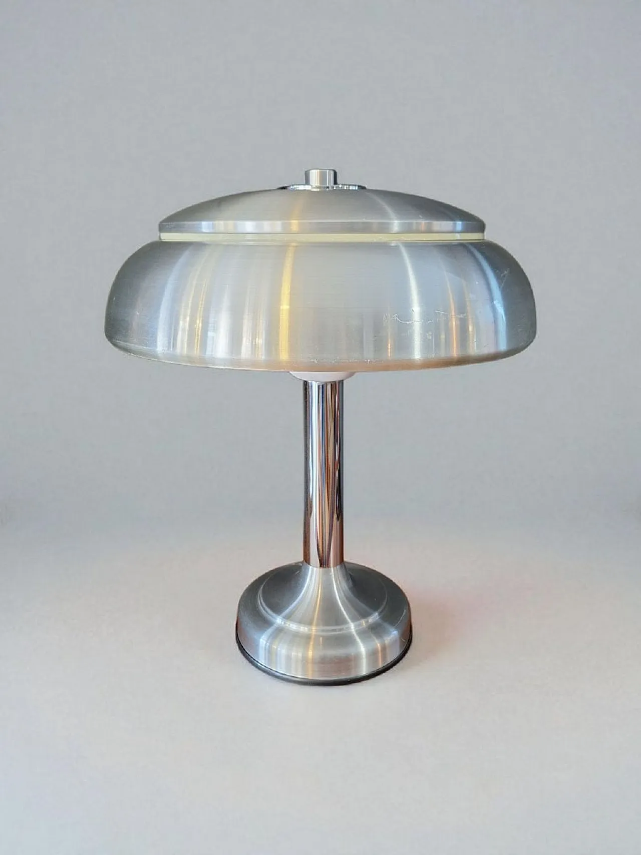 Table lamp in aluminum and enameled metal, 1970s 1