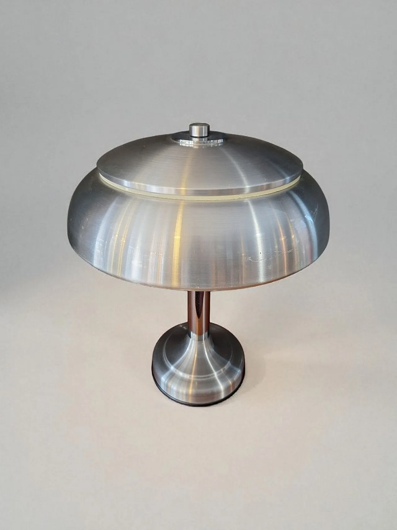 Table lamp in aluminum and enameled metal, 1970s 2