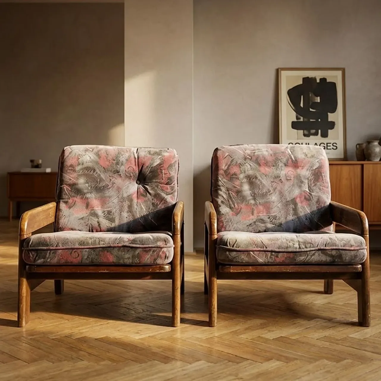 Coppia di poltrone con struttura in legno, anni '70 1