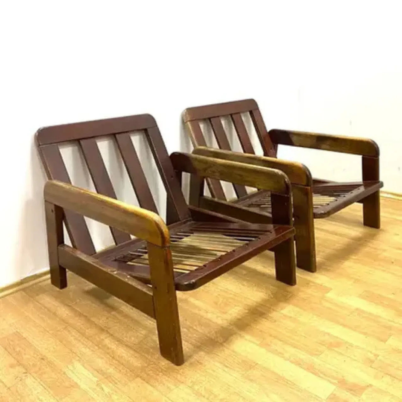 Coppia di poltrone con struttura in legno, anni '70 5