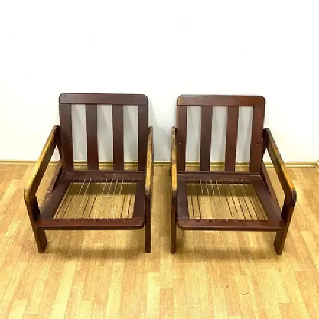 Coppia di poltrone con struttura in legno, anni '70 6