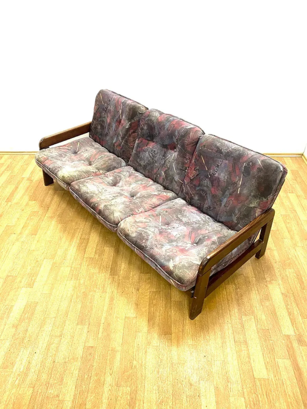Divano retrò con struttura in legno massello, anni '70 4