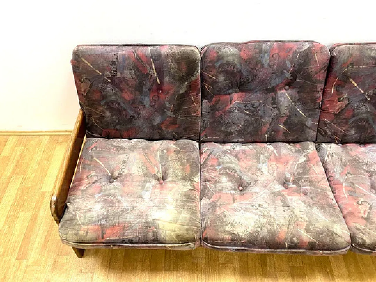 Divano retrò con struttura in legno massello, anni '70 7
