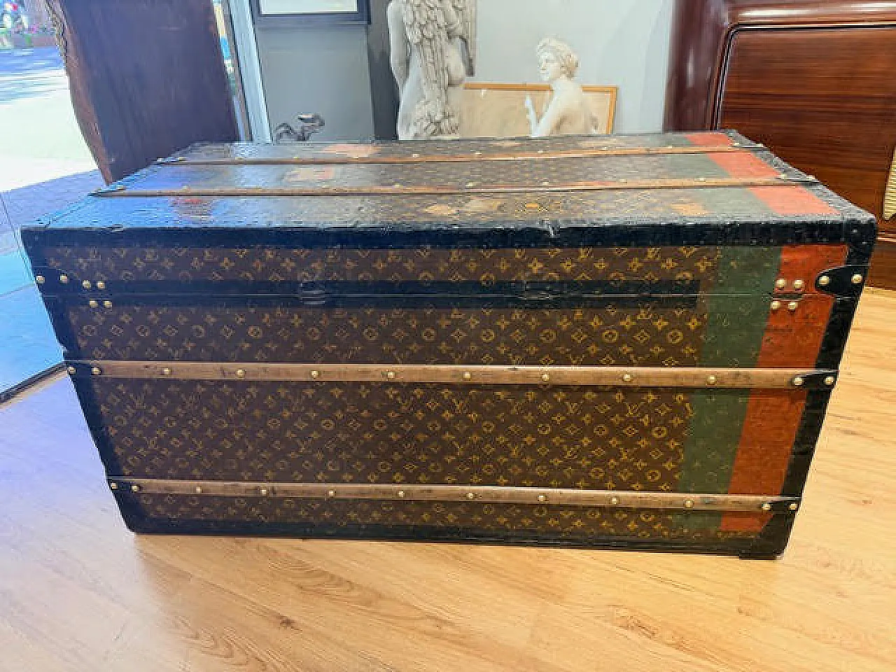 Louis Vuitton travel trunk, early 20th century 9