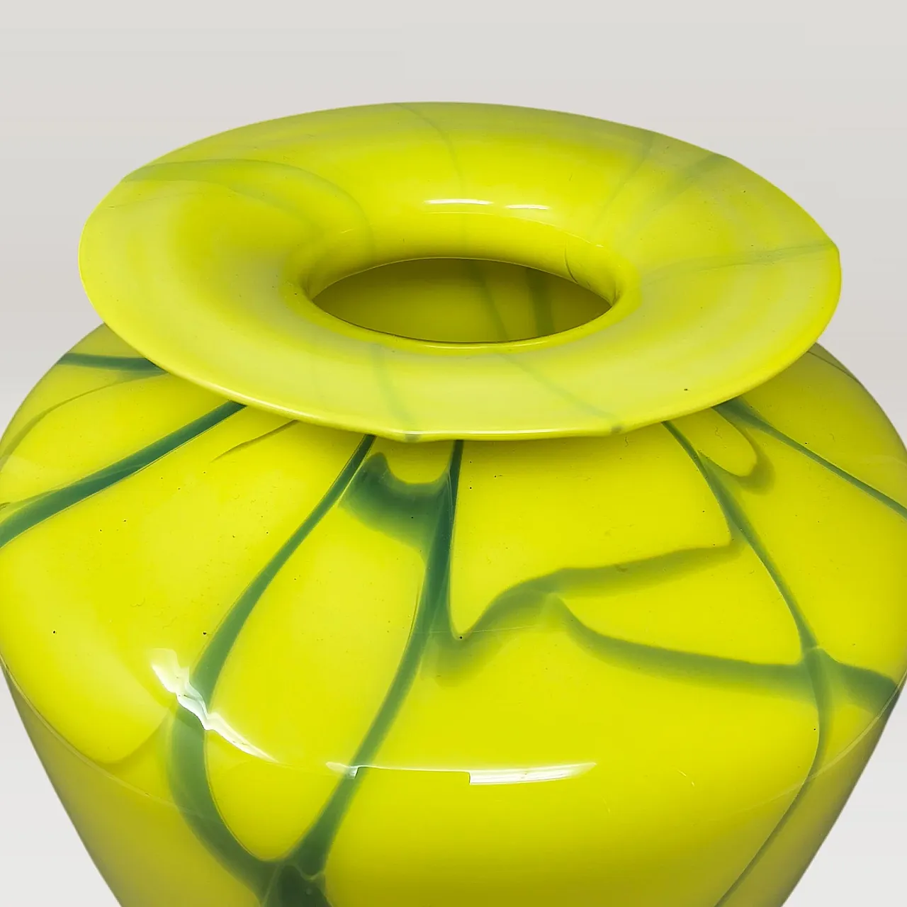 Mid-Century Murano glass statement vase by Dogi, 1960s 4