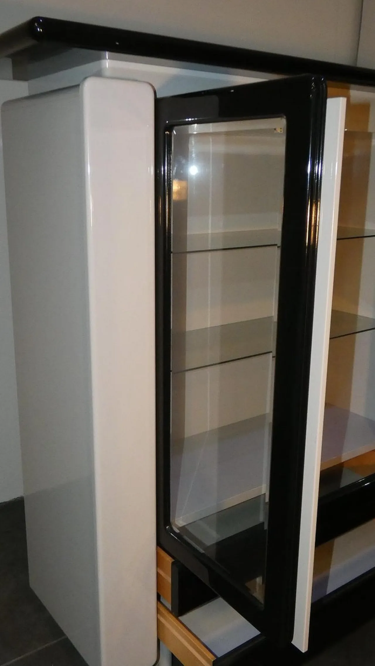 Two-tone bar cabinet in lacquered wood, 1980s 6