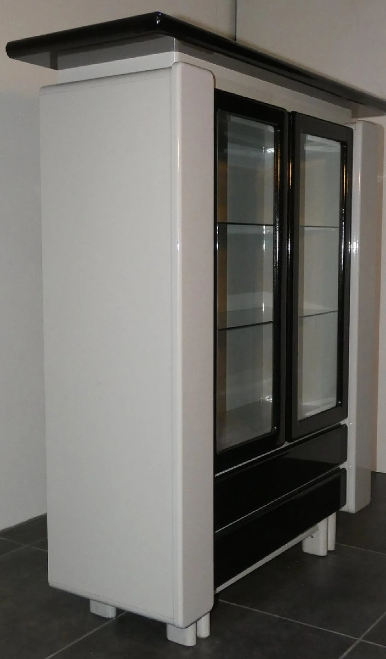 Two-tone bar cabinet in lacquered wood, 1980s 11