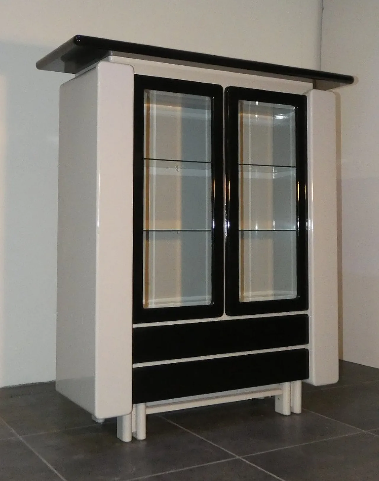 Two-tone bar cabinet in lacquered wood, 1980s 12