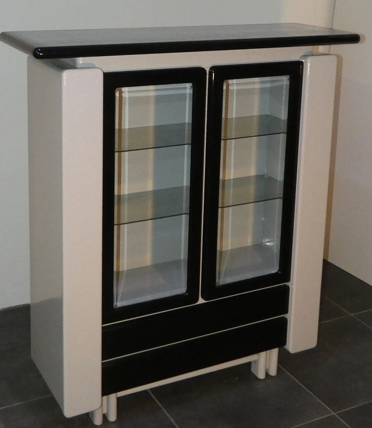 Two-tone bar cabinet in lacquered wood, 1980s 13