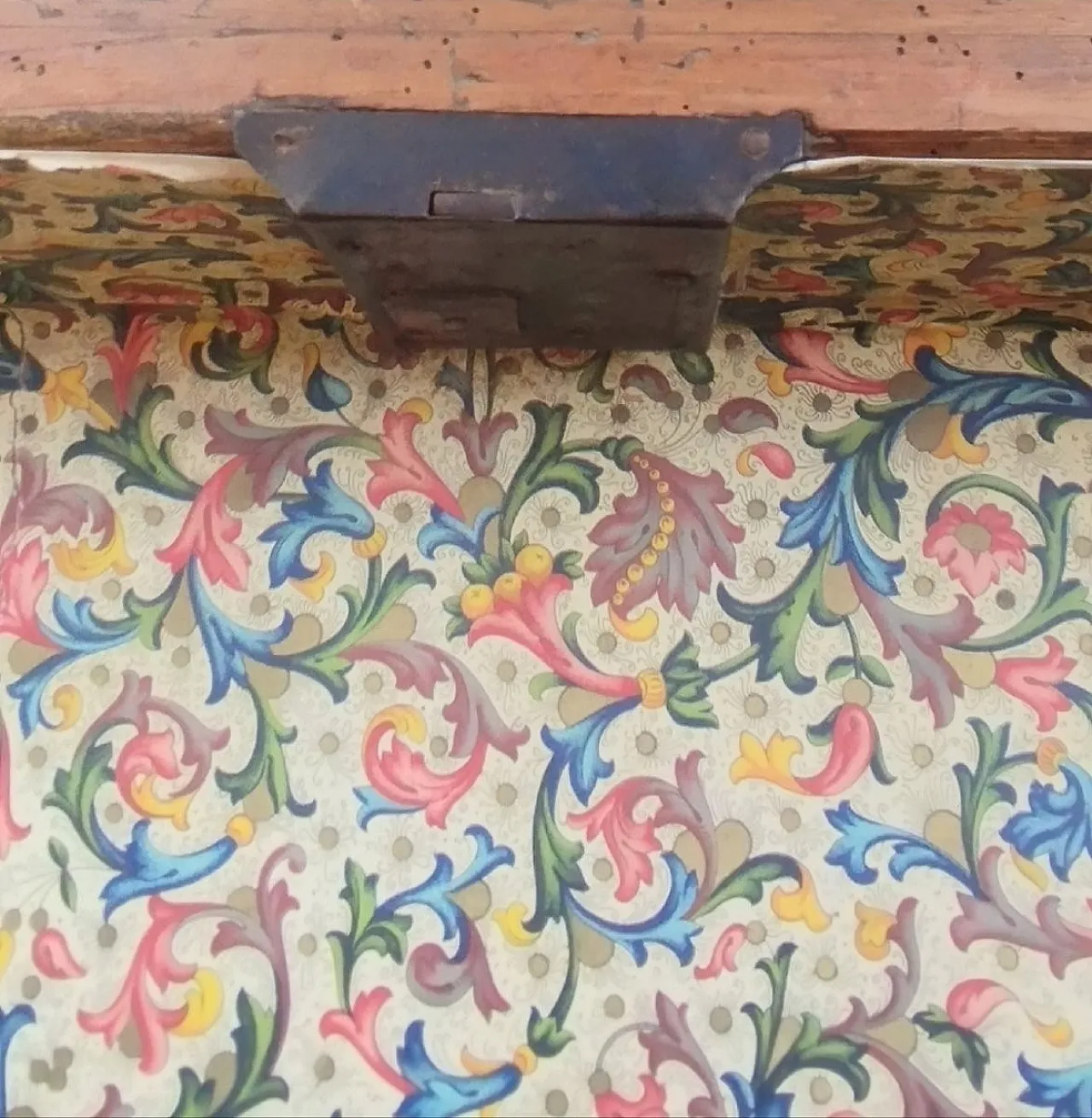 Scrivania Luigi XVI impiallacciata in noce con inserti in acero, '700 6