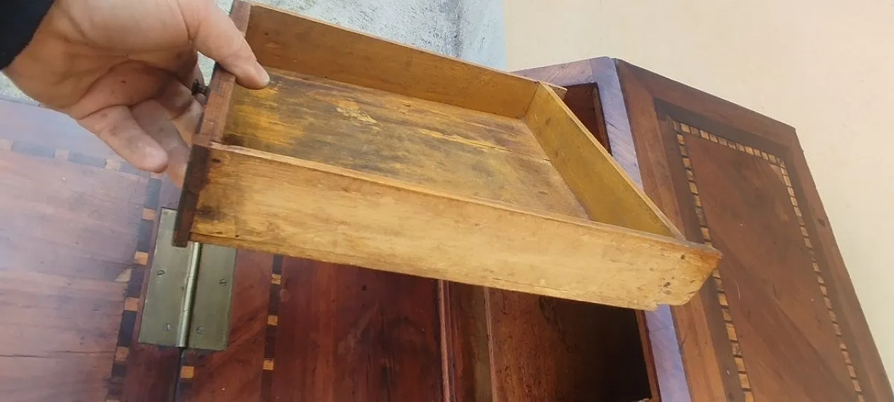 Scrivania Luigi XVI impiallacciata in noce con inserti in acero, '700 7