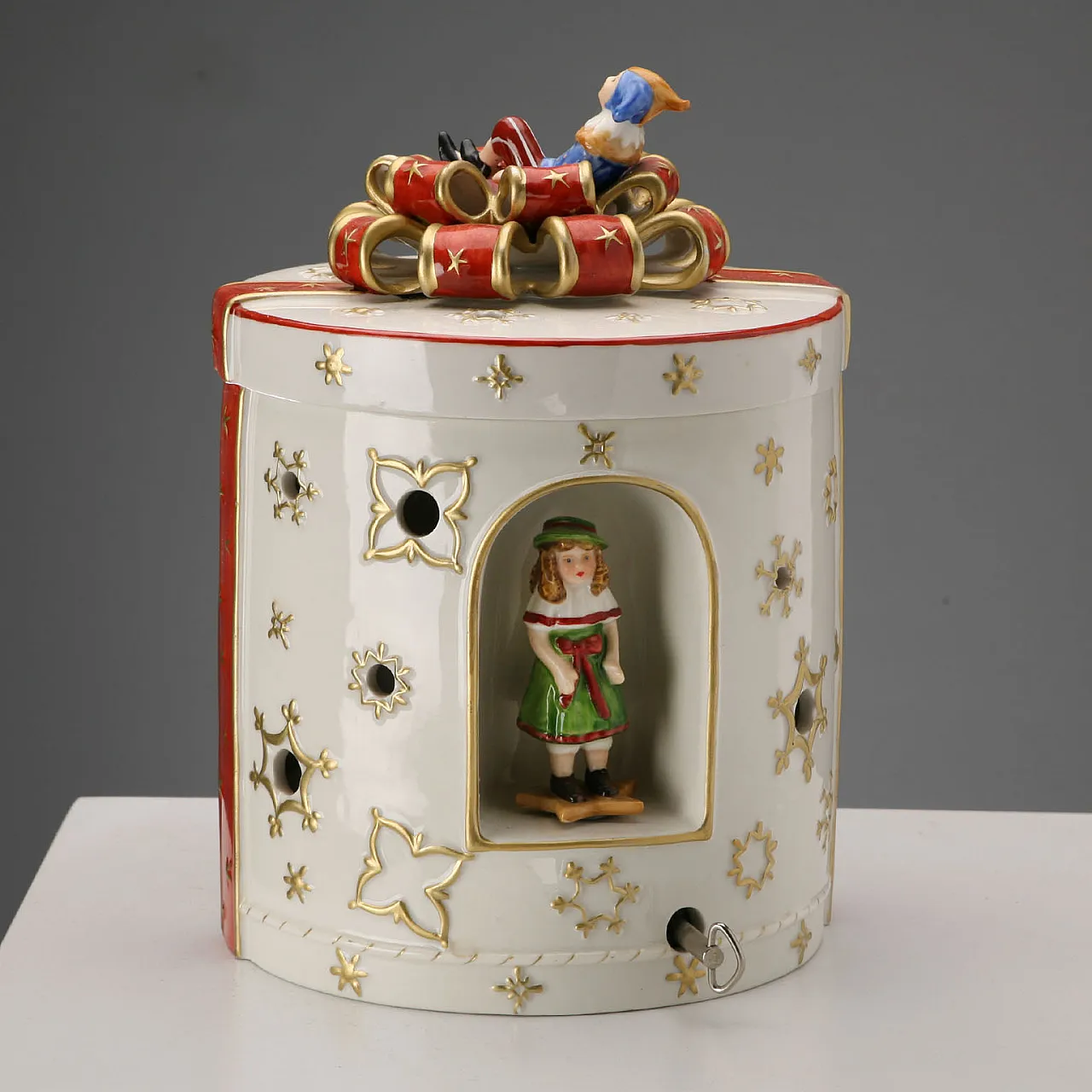 Villeroy & Boch porcelain music box, 20th century 4