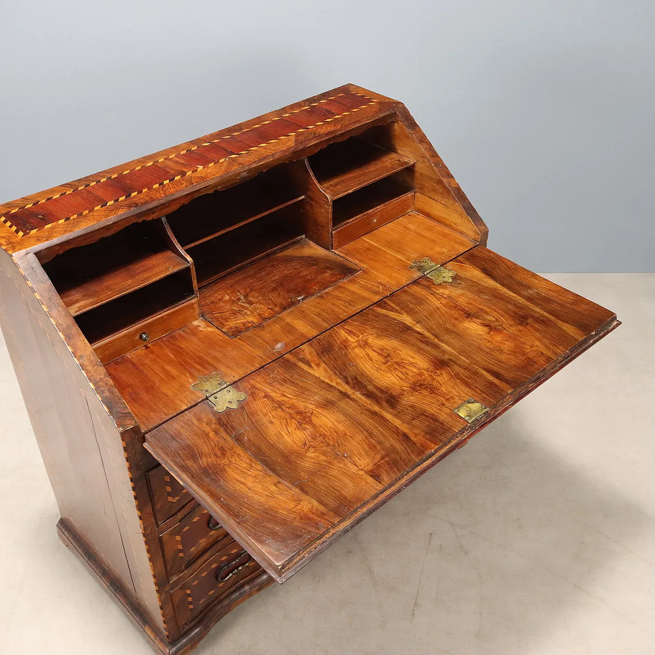 Rosewood and mahogany flap with maple threads, mid-18th century 5