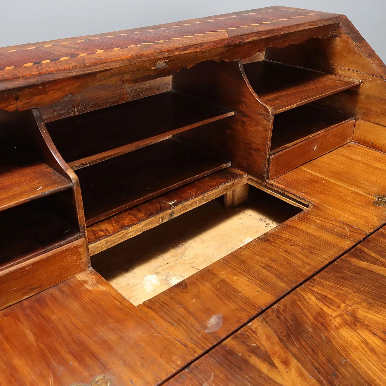 Rosewood and mahogany flap with maple threads, mid-18th century 6