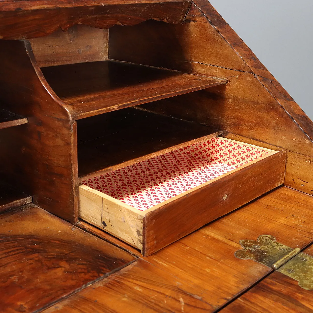 Rosewood and mahogany flap with maple threads, mid-18th century 7