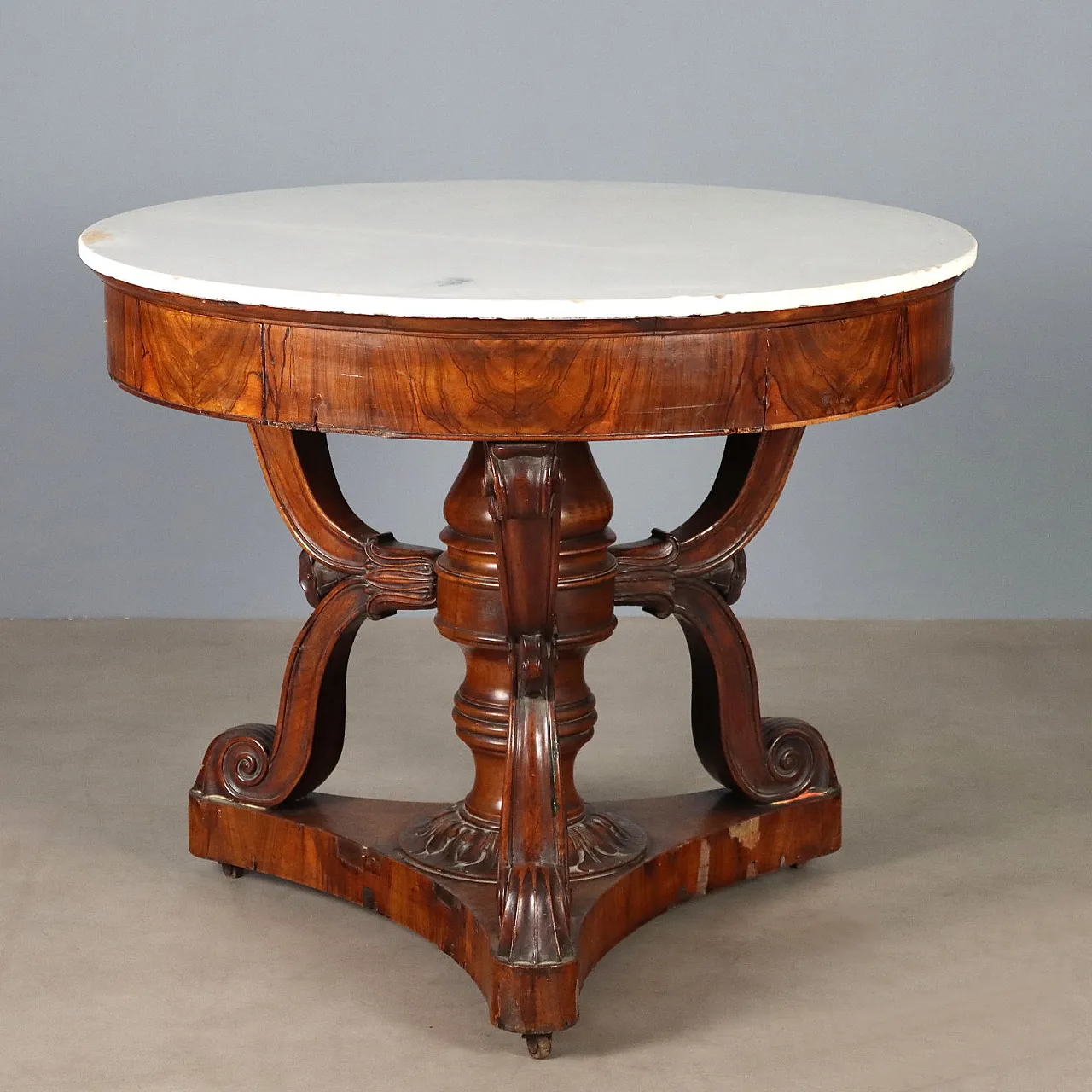 Louis Philippe table in walnut, 19th century 1