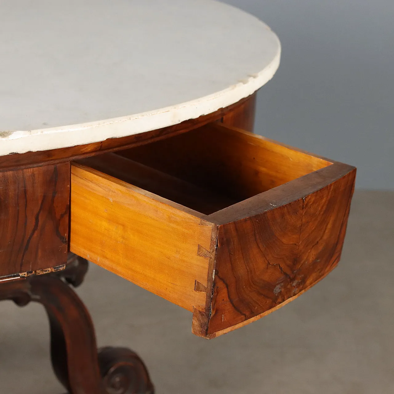 Louis Philippe table in walnut, 19th century 4