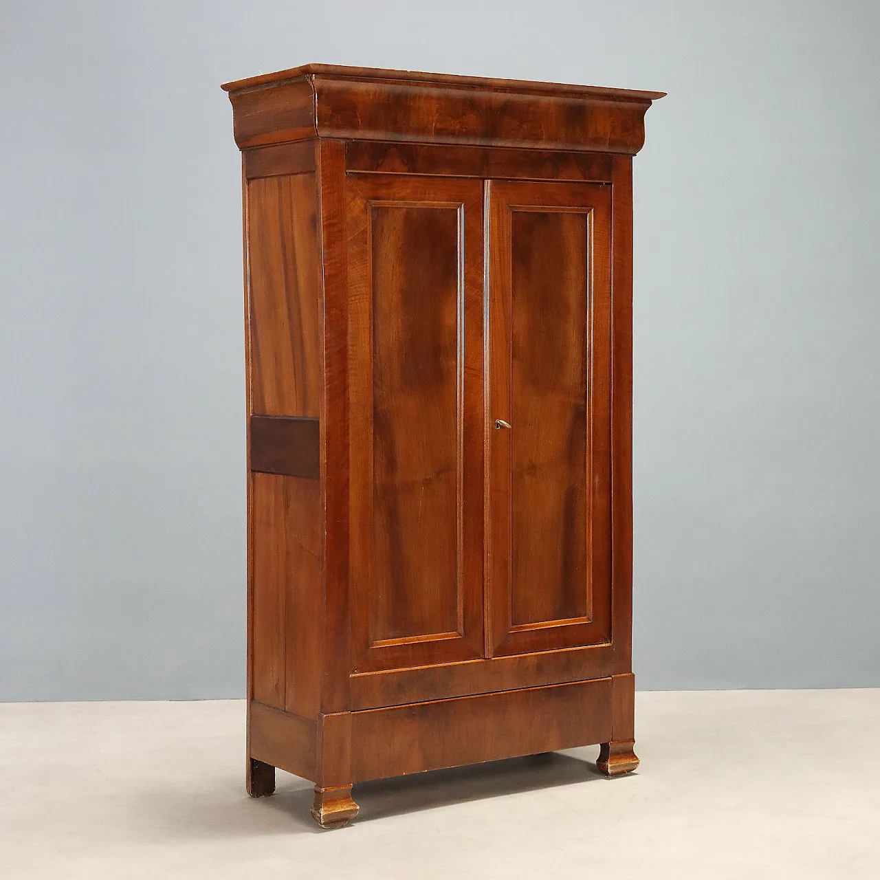 Small Carlo X wardrobe in walnut, 19th century 1