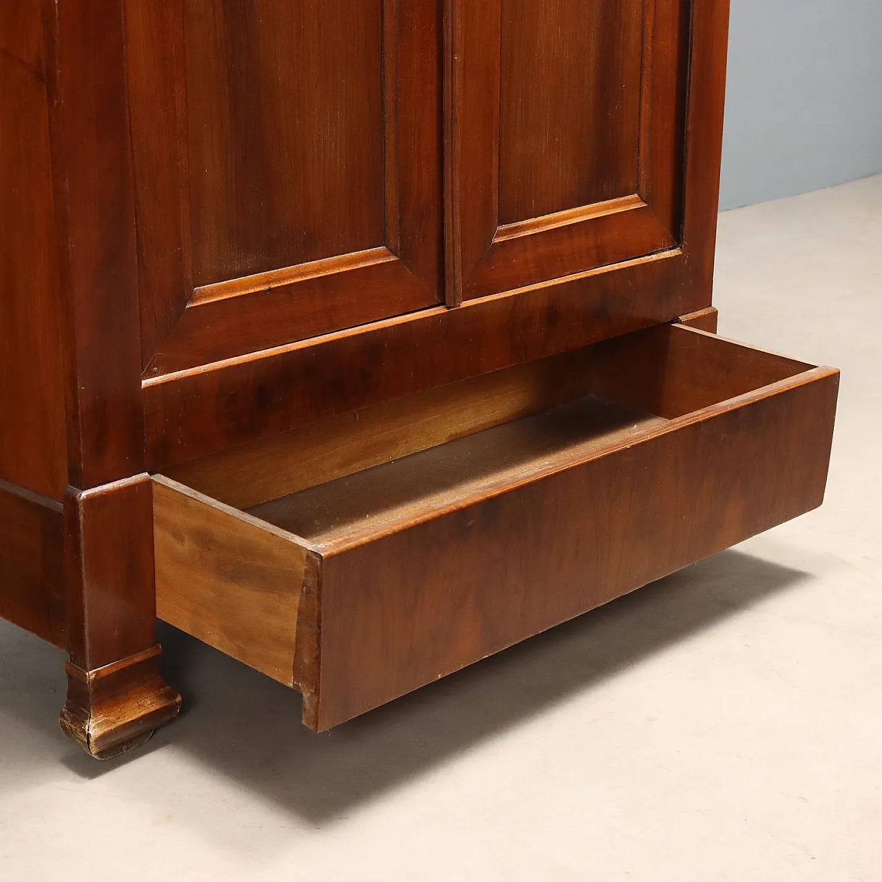 Small Carlo X wardrobe in walnut, 19th century 9