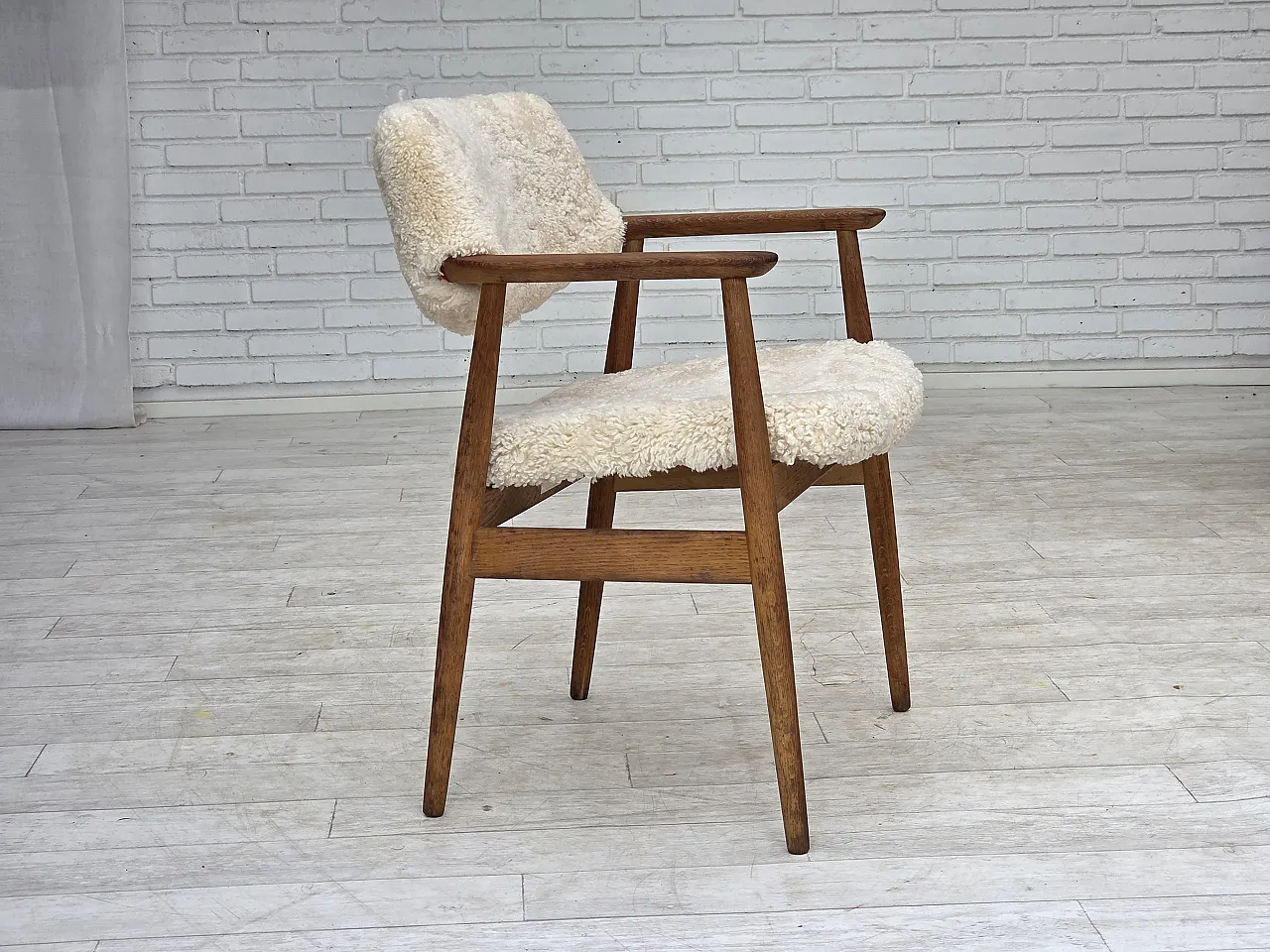 Anni '60, design danese Erik Kirkegaard, modello 43, vera pelle di pecora. 1