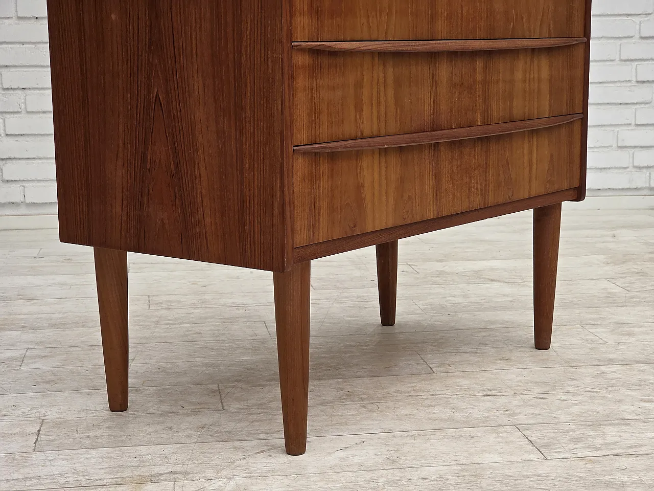 Anni '70, cassettiera danese con specchio pieghevole, legno di teak. 3