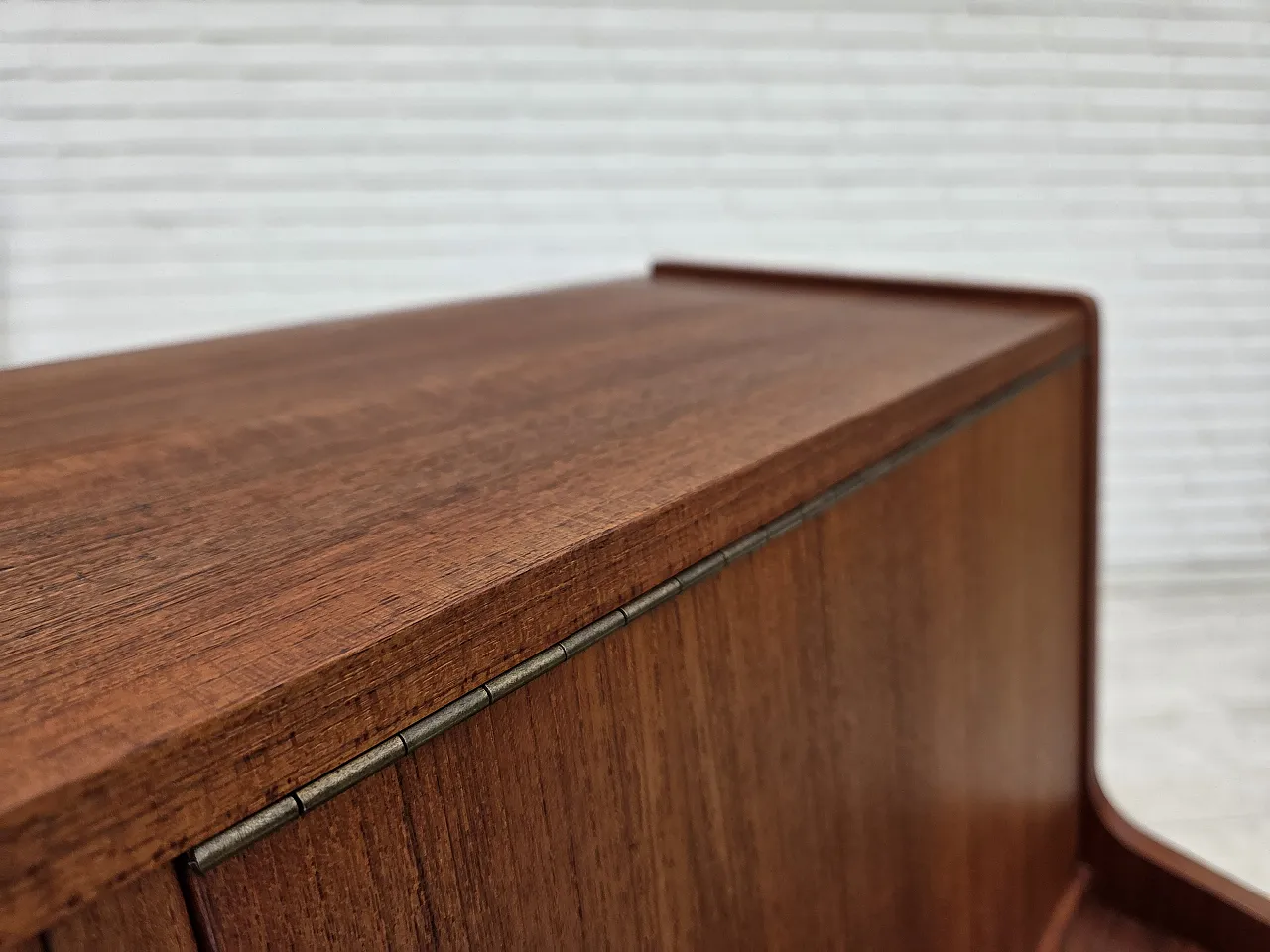 Anni '70, cassettiera danese con specchio pieghevole, legno di teak. 8