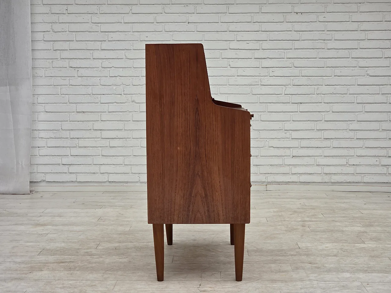 Anni '70, cassettiera danese con specchio pieghevole, legno di teak. 11