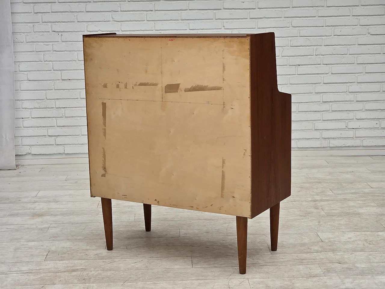 Anni '70, cassettiera danese con specchio pieghevole, legno di teak. 12
