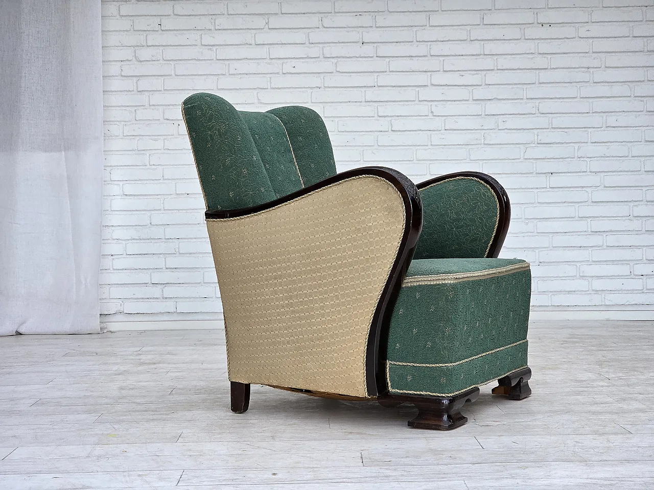 Anni '60, poltrona danese, arredamento in lana verde e beige. 1