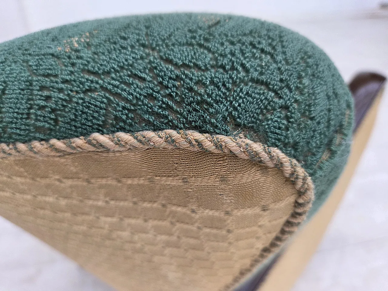 Anni '60, poltrona danese, arredamento in lana verde e beige. 12