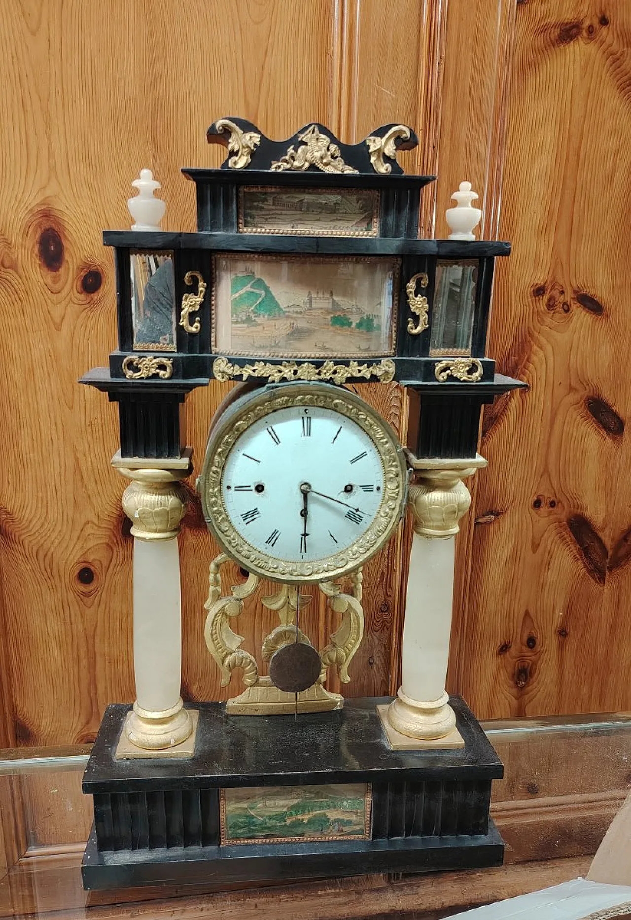Biedermeier fireplace clock in gilded and engraved wood, 19th century 1