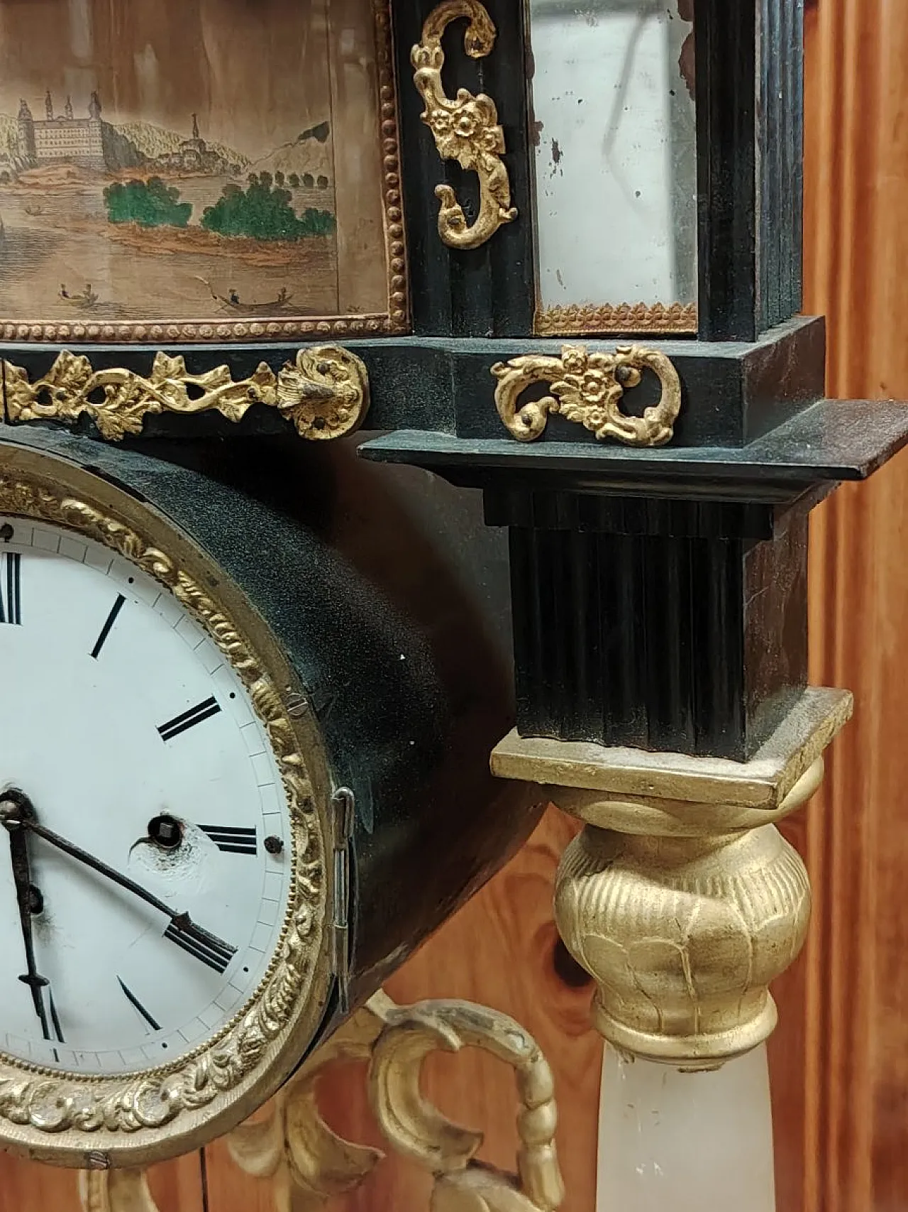 Biedermeier fireplace clock in gilded and engraved wood, 19th century 3