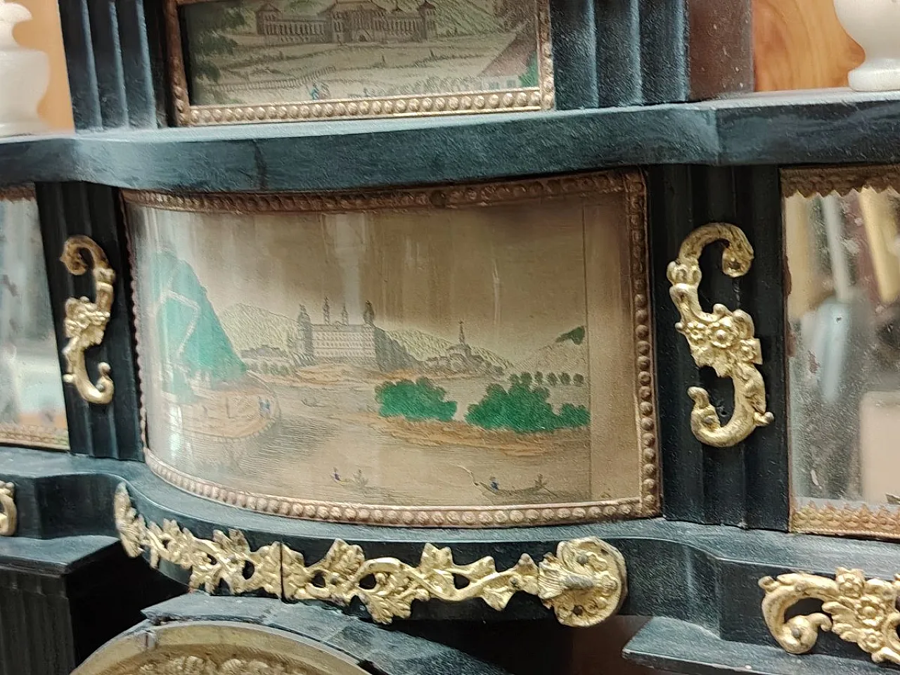 Biedermeier fireplace clock in gilded and engraved wood, 19th century 4