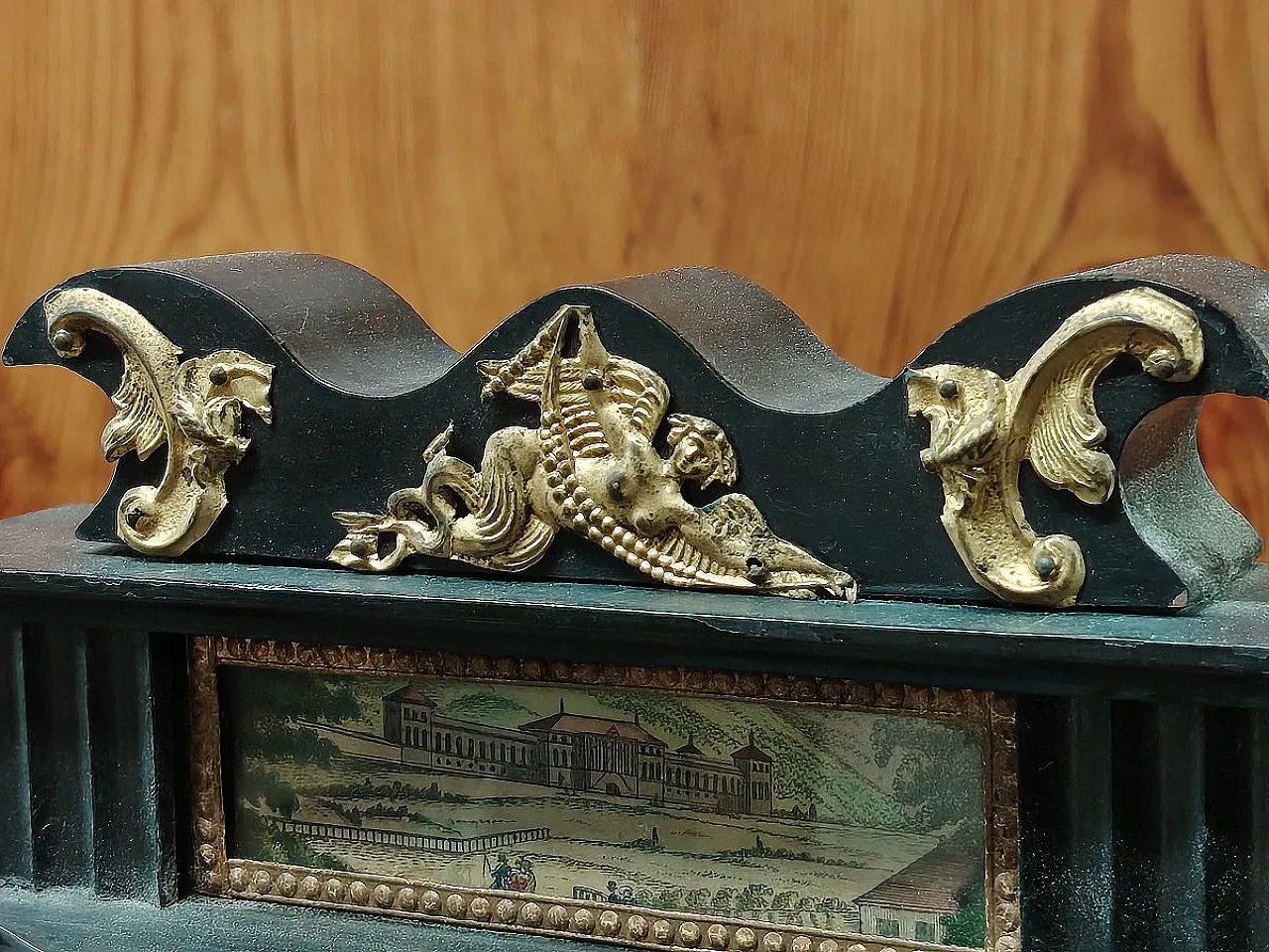 Biedermeier fireplace clock in gilded and engraved wood, 19th century 6