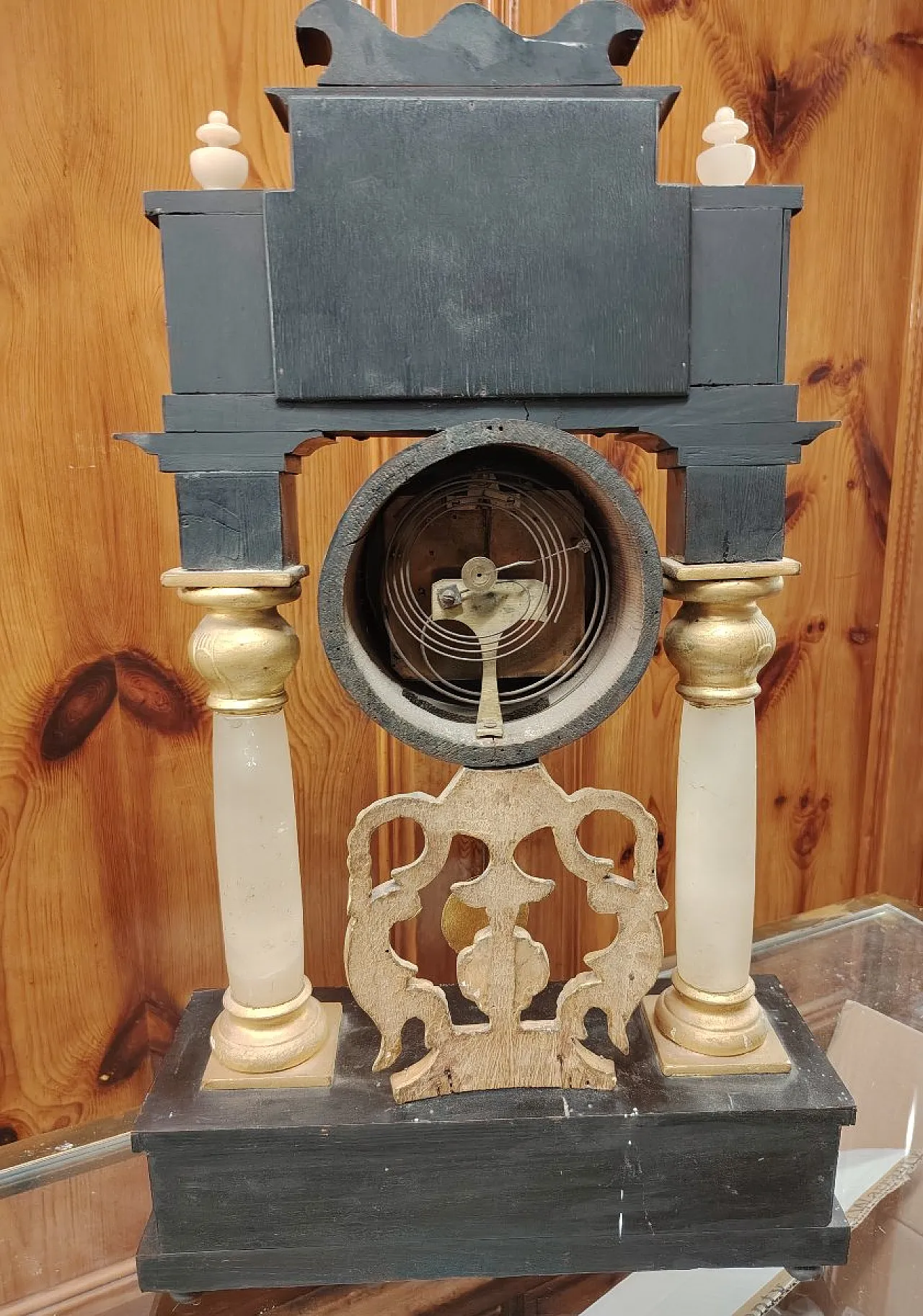 Biedermeier fireplace clock in gilded and engraved wood, 19th century 9