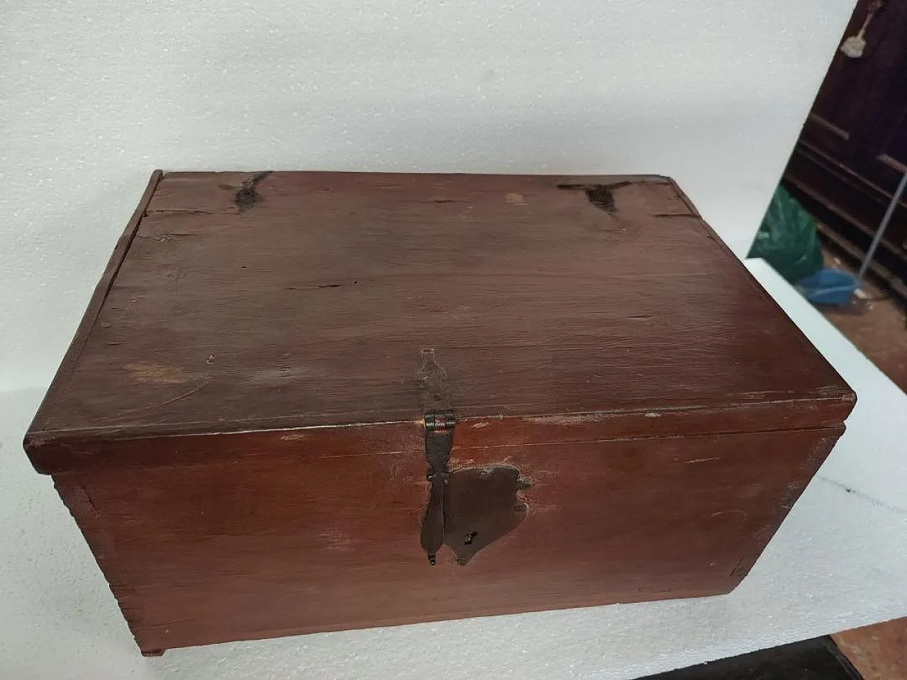 Red lacquered wooden box, late 17th century 11