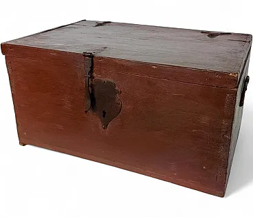 Red lacquered wooden box, late 17th century