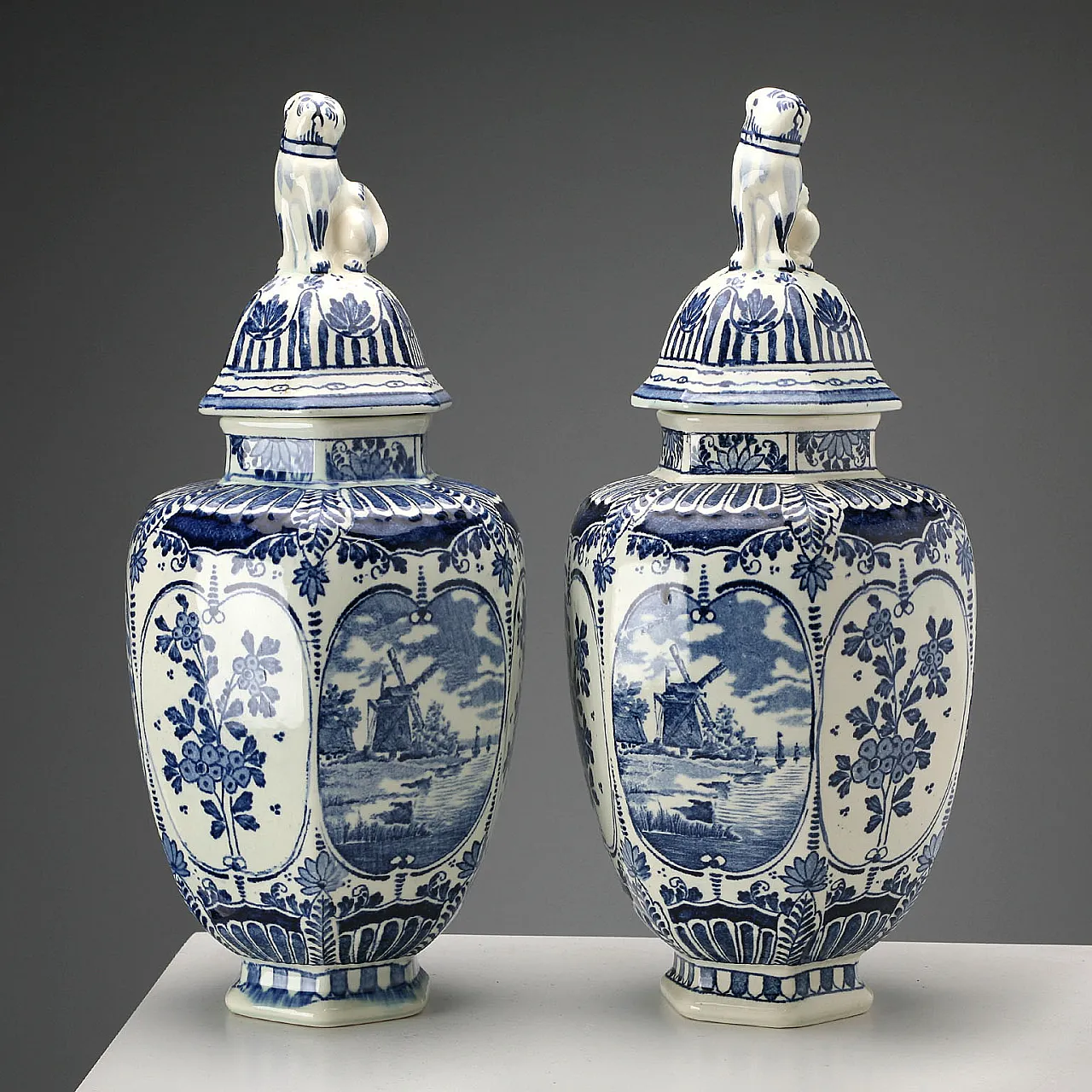 Coppia di vasi in ceramica delfts, '900 1