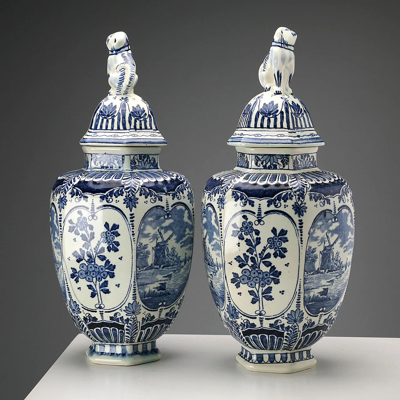 Coppia di vasi in ceramica delfts, '900 3