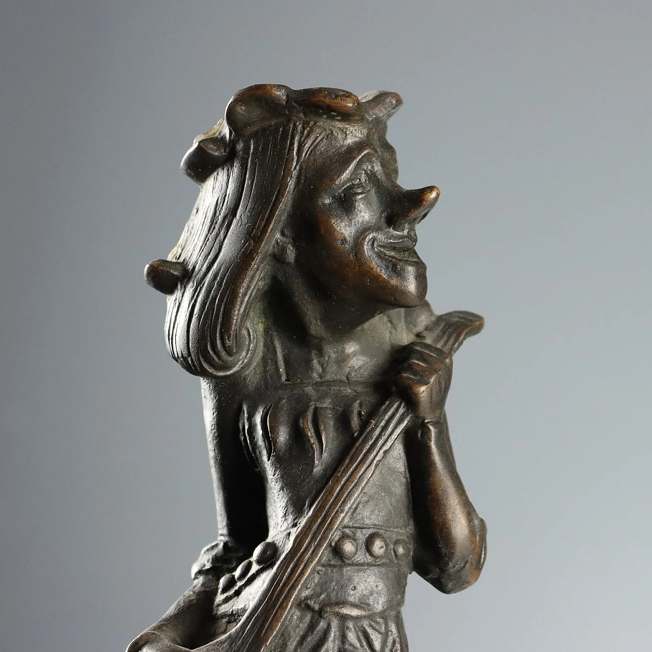 Coppia di suonatori portacandela in bronzo, '900 3