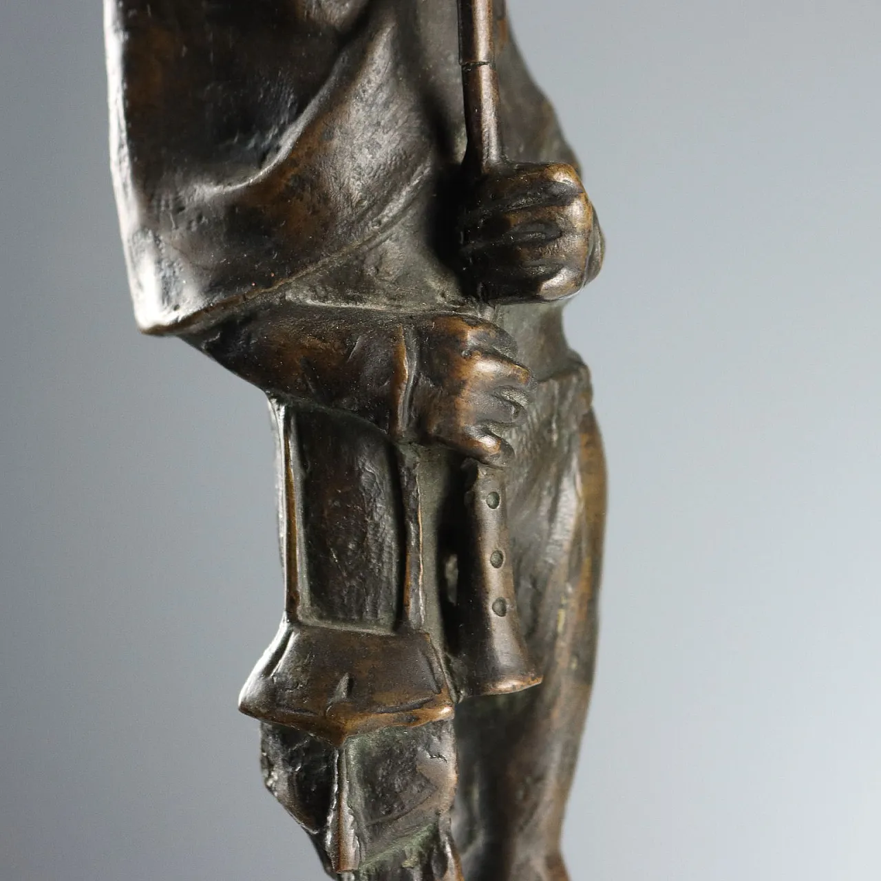 Coppia di suonatori portacandela in bronzo, '900 7