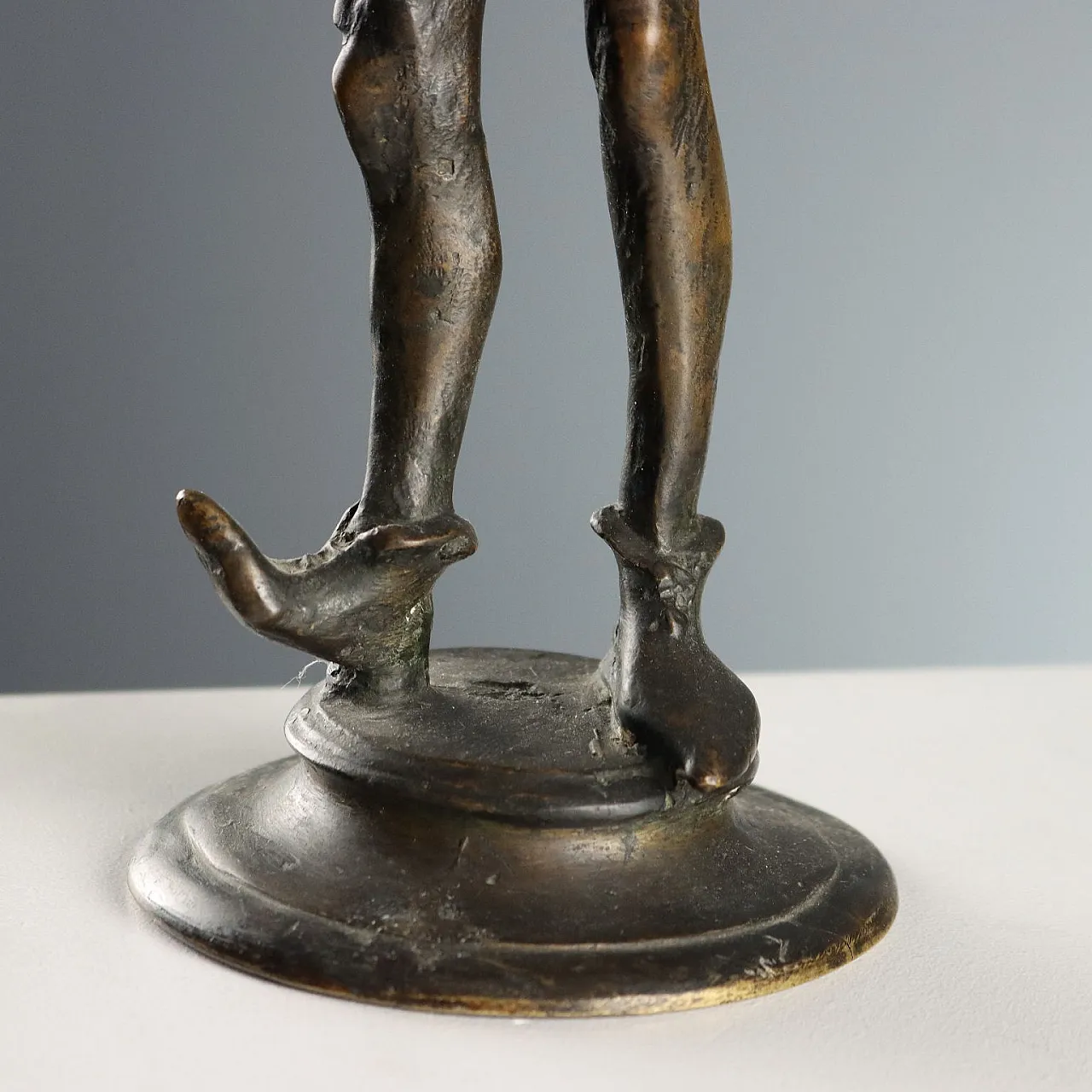 Coppia di suonatori portacandela in bronzo, '900 8