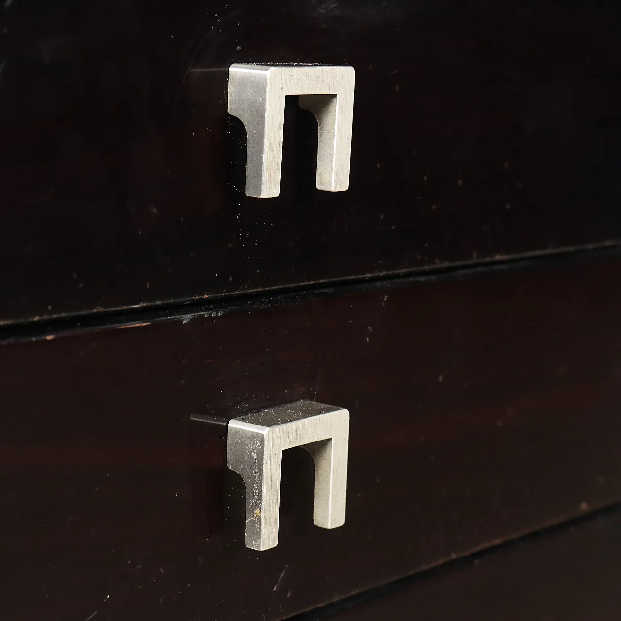 Scrivania in legno impiallicciato nero con dettagli in alluminio cromato, anni '60 5